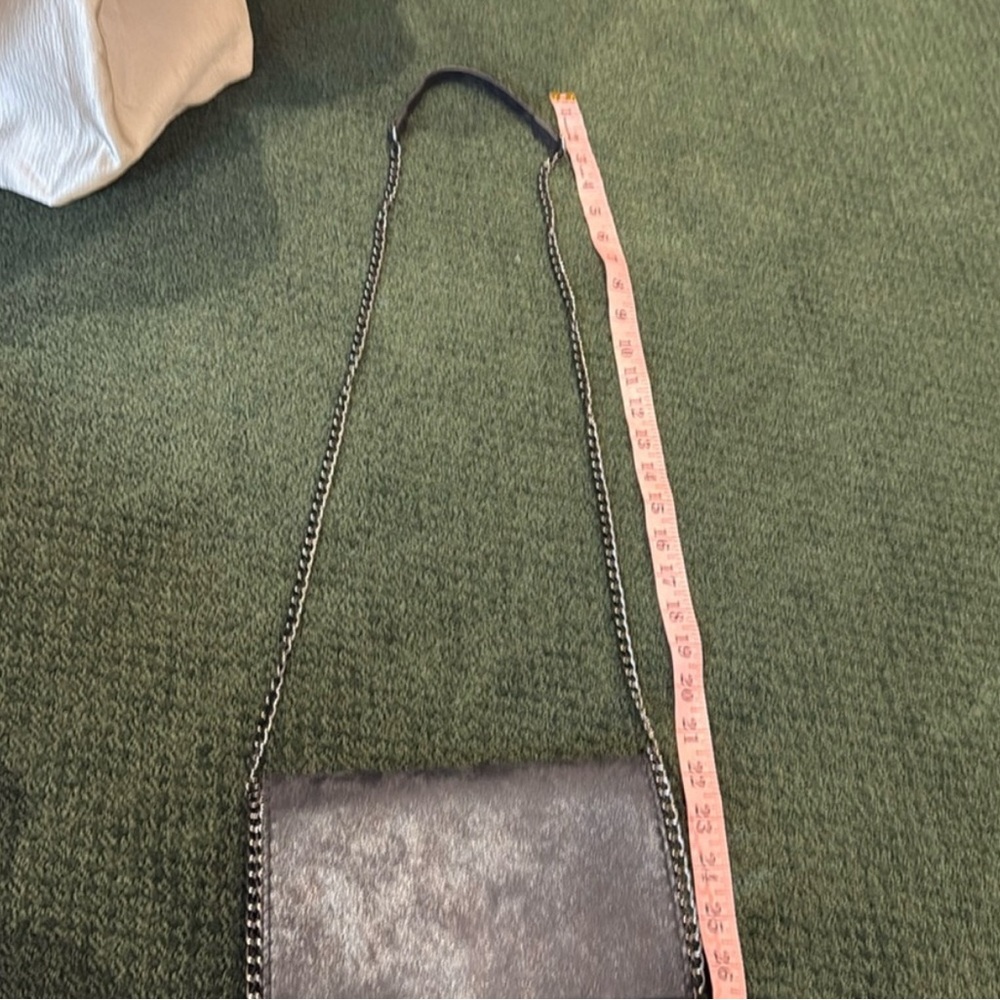 Chelsea 28  crossbody clutch black shimmer metallic removal strap bag - Picture 11 of 13
